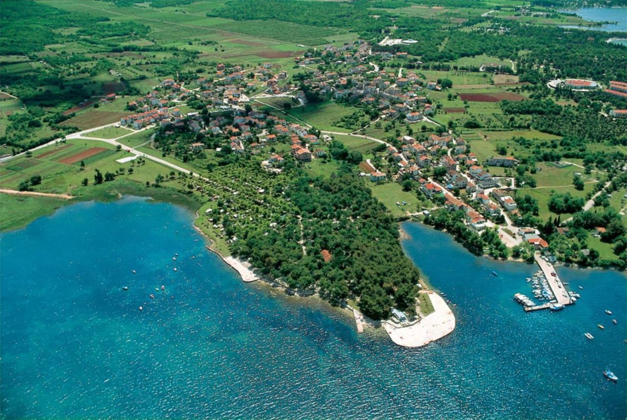 Anamarija Apartments Near The Beach And The Fantastic Adria Sea With Over 10 Small Islands Close By Funtana Exterior photo