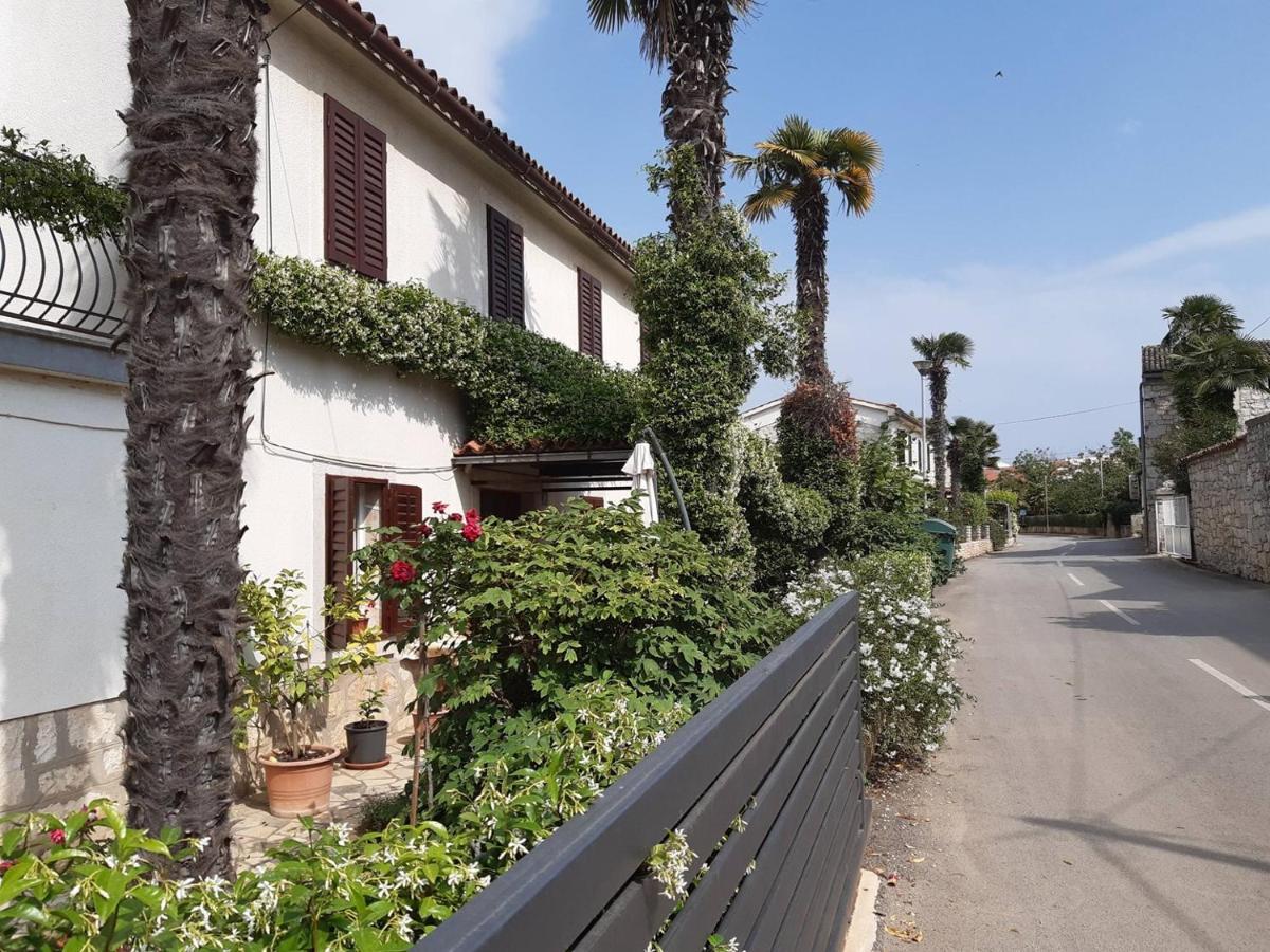 Anamarija Apartments Near The Beach And The Fantastic Adria Sea With Over 10 Small Islands Close By Funtana Exterior photo